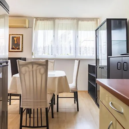 شقة Nia Apartment, *