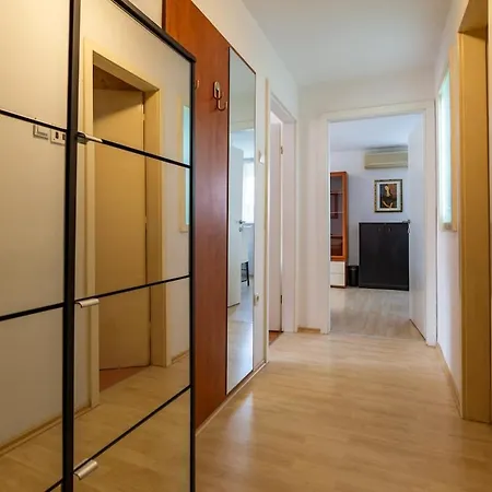 Nia Apartment, Split